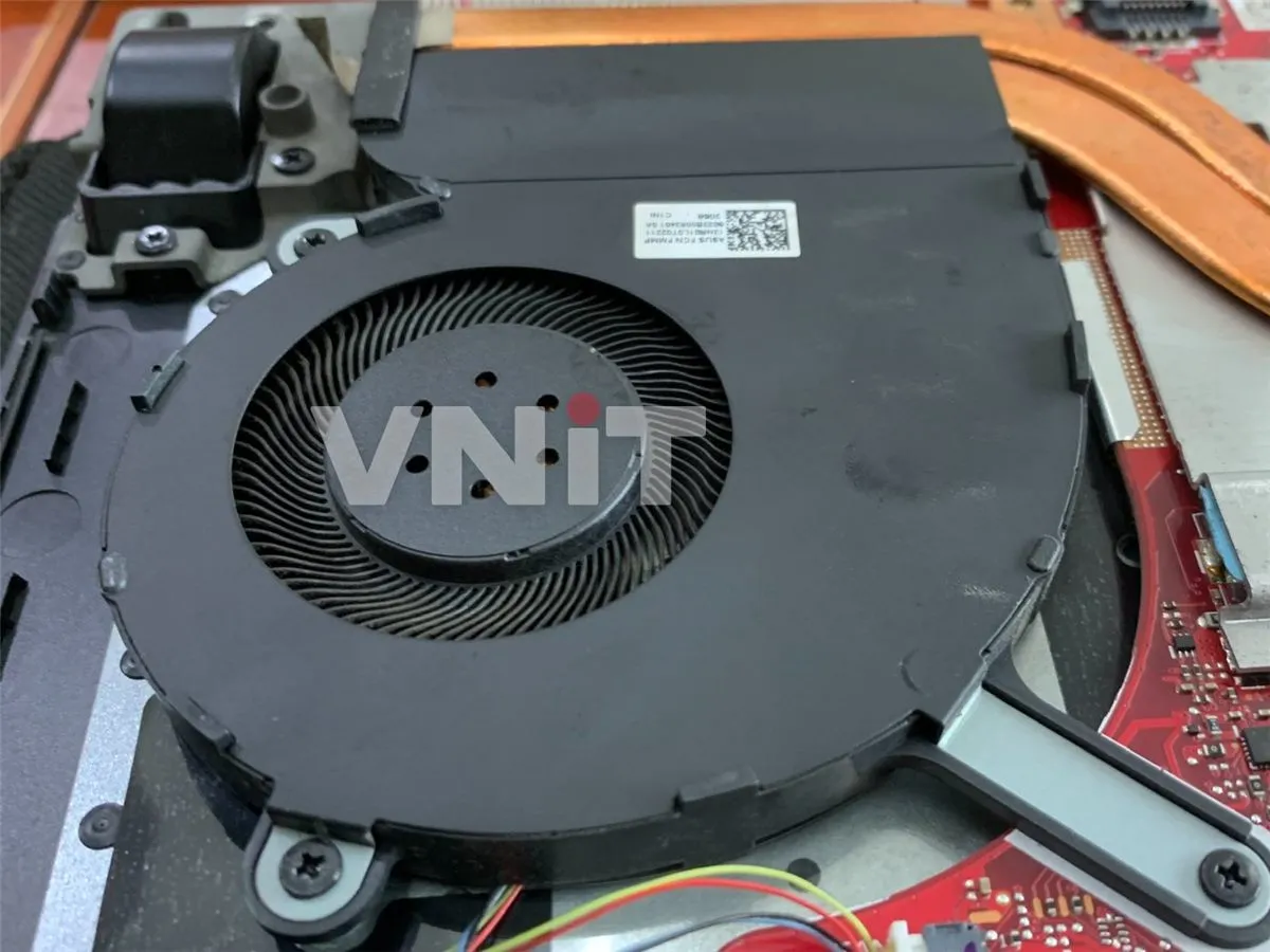 Quạt tản nhiệt Laptop Gaming sạch sẽ sau khi vệ sinh tại VNIT